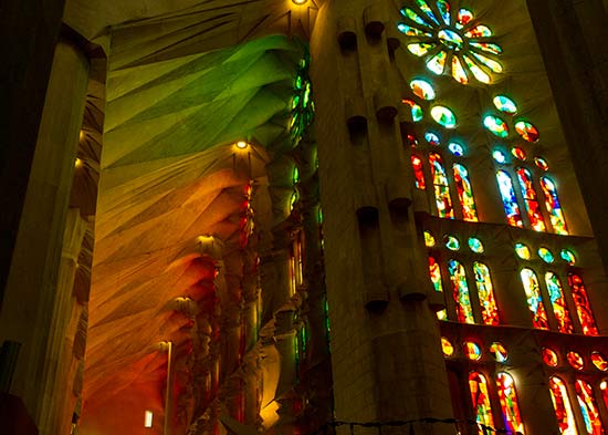 vitrail-intérieur-sagrada-familia-barcelone