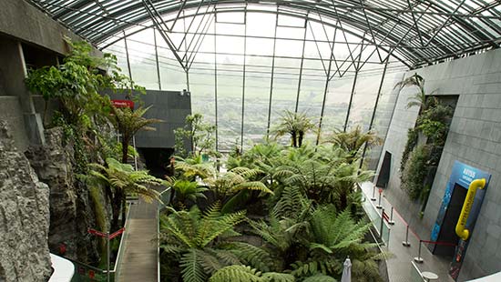 vulcania-parc-attraction-batiment