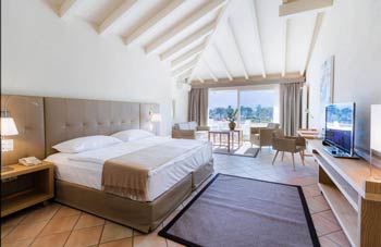 hotel-famille-suisse-piscine