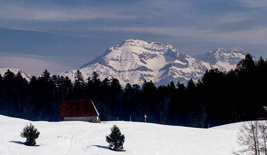 massif-des-bauges-sommets-neige