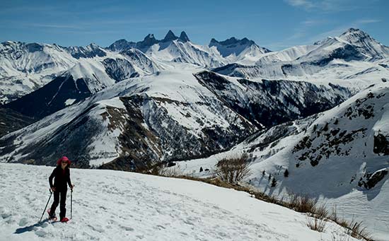 4 Topos Randonnée raquette en Savoie randonneur-enfant-à-raquette-à-neige-en-savoie
