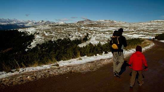 randonneurs-enfant-famille-dolomites-italie-voyage