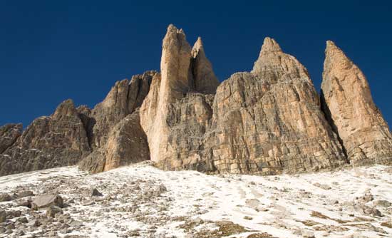 tre-cime-lavaredo-dolomites-neige