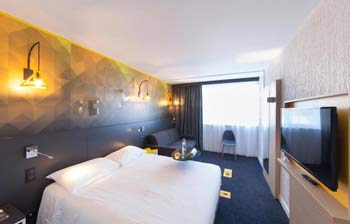 hotel-famille-poitiers-avec-piscine