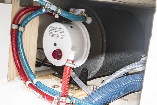 amenagement-cellule-4x4-chauffe-eau