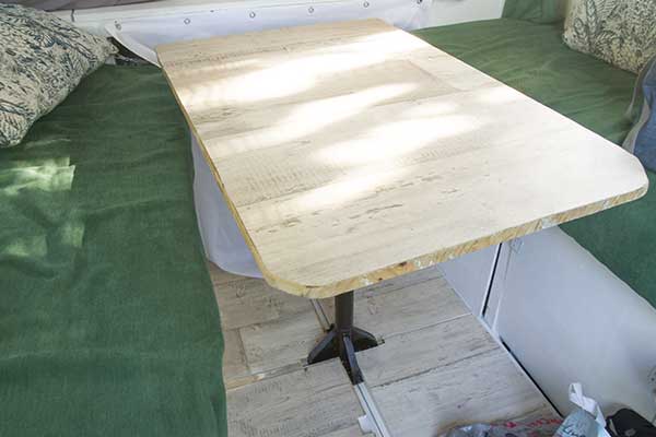 amenagement-cellule-4x4-pick-up-table