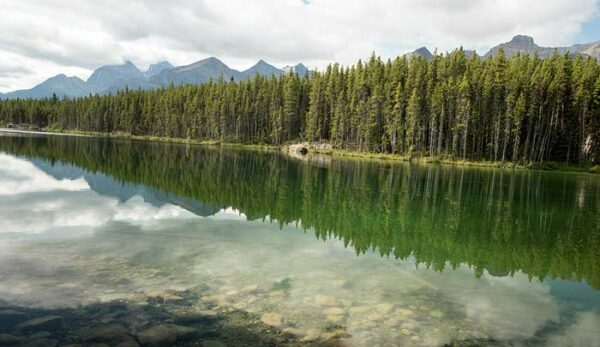 lac-rocheuses-canadiennes