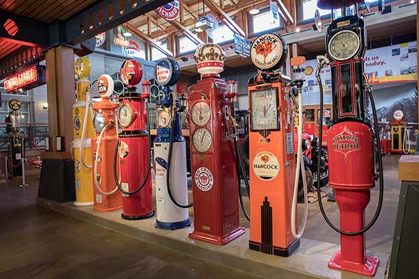 Heritage Park Historical Village à Calgary Gazoline-Alley-Museum-Heritage-park-canada