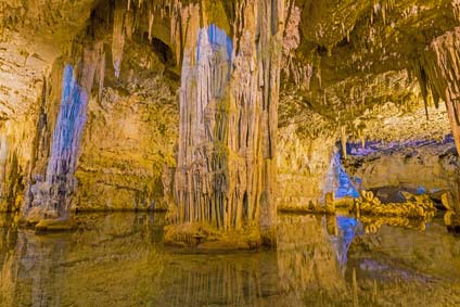 sardaigne-en-famille-avec-enfants-grotte