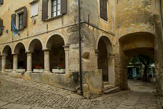 Village-de-Groznjean-Croatie-en-famille