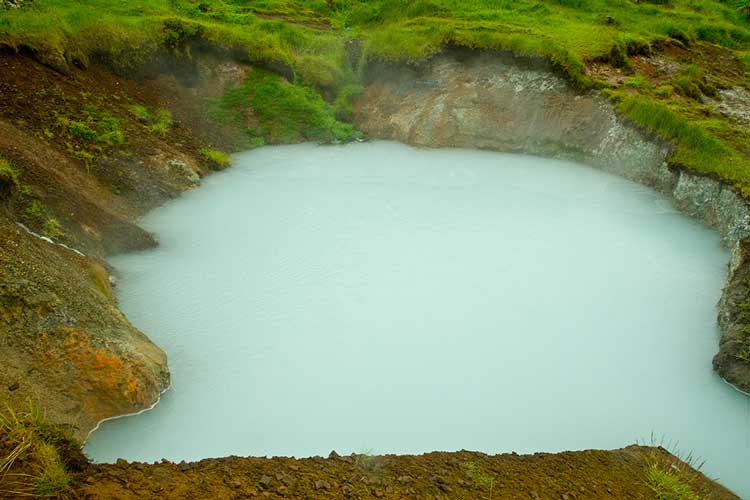bassin-eaux-chaudes-Islande