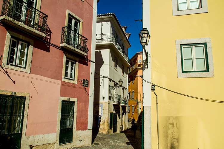 Lisbonne-quartier-alfama