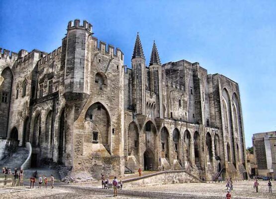 palais-des-papes-avignon-en-famille palais-des-papes-avignon-en-famille
