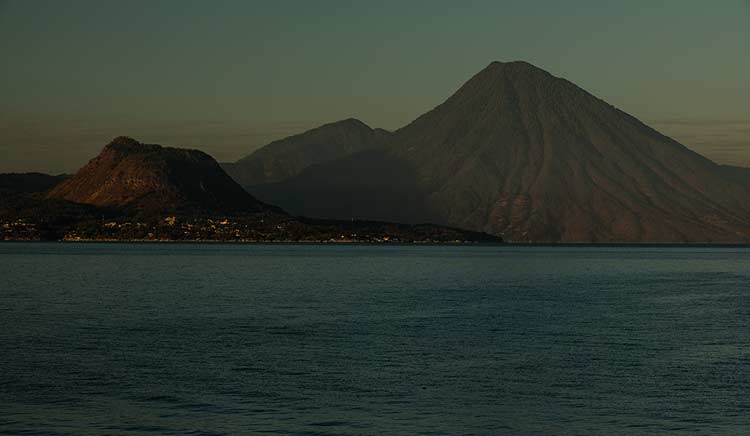 lac-Atitlan-et-volcans-guatemala